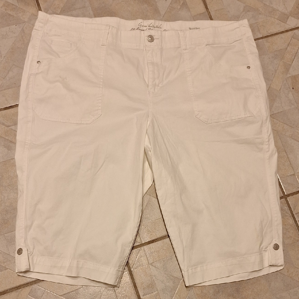 q Gloria Vanderbilt White Women's Skimmers Size 24W